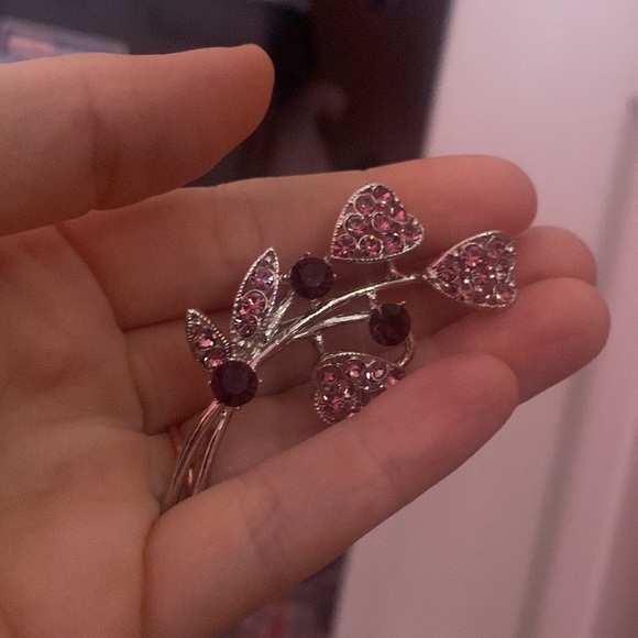 Betsey Johnson brooch - Picture 2 of 3